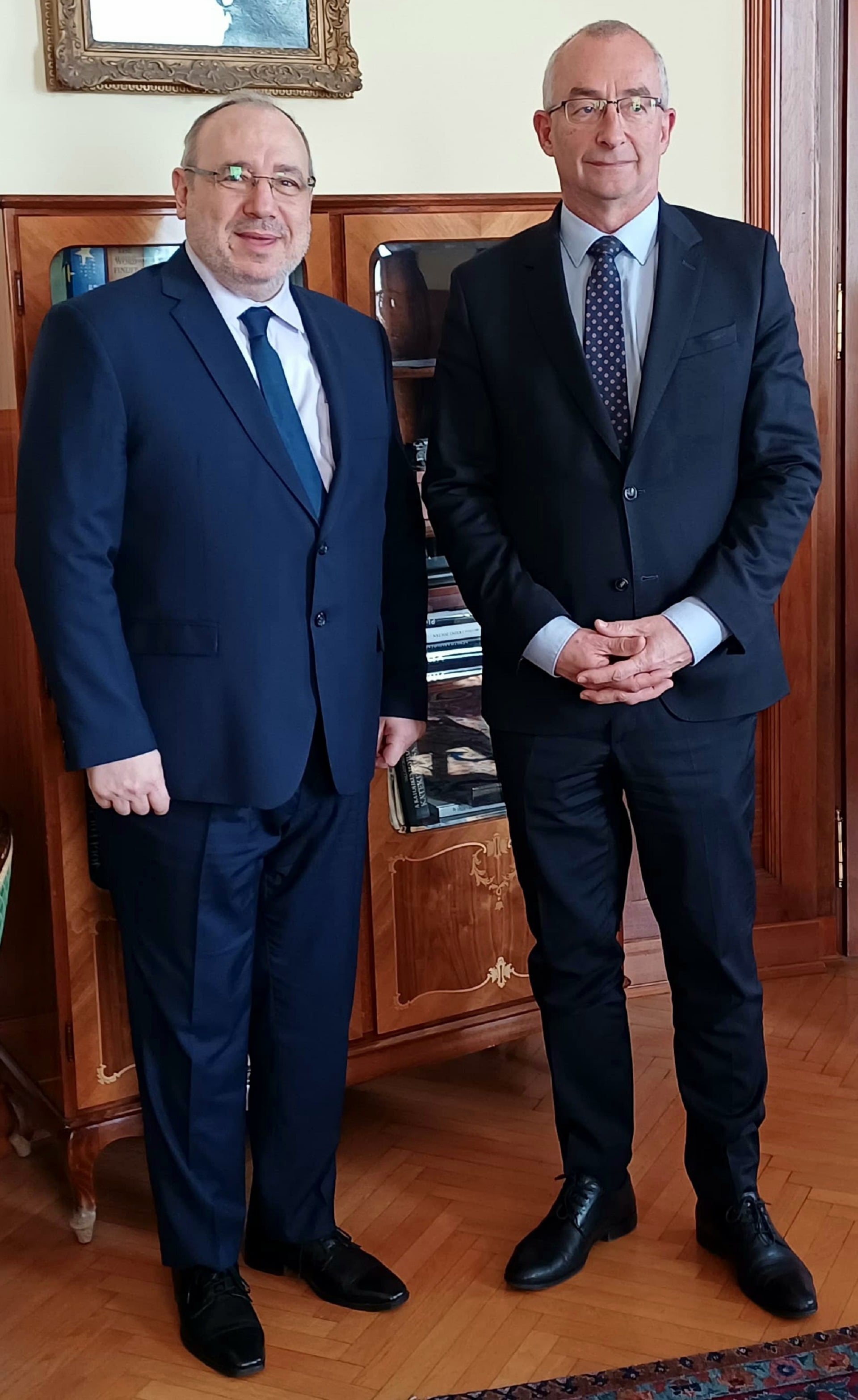 Rab. Dr. Fishel Szlajen con el Ministro de Seguridad y Energía, Péter Sztáray