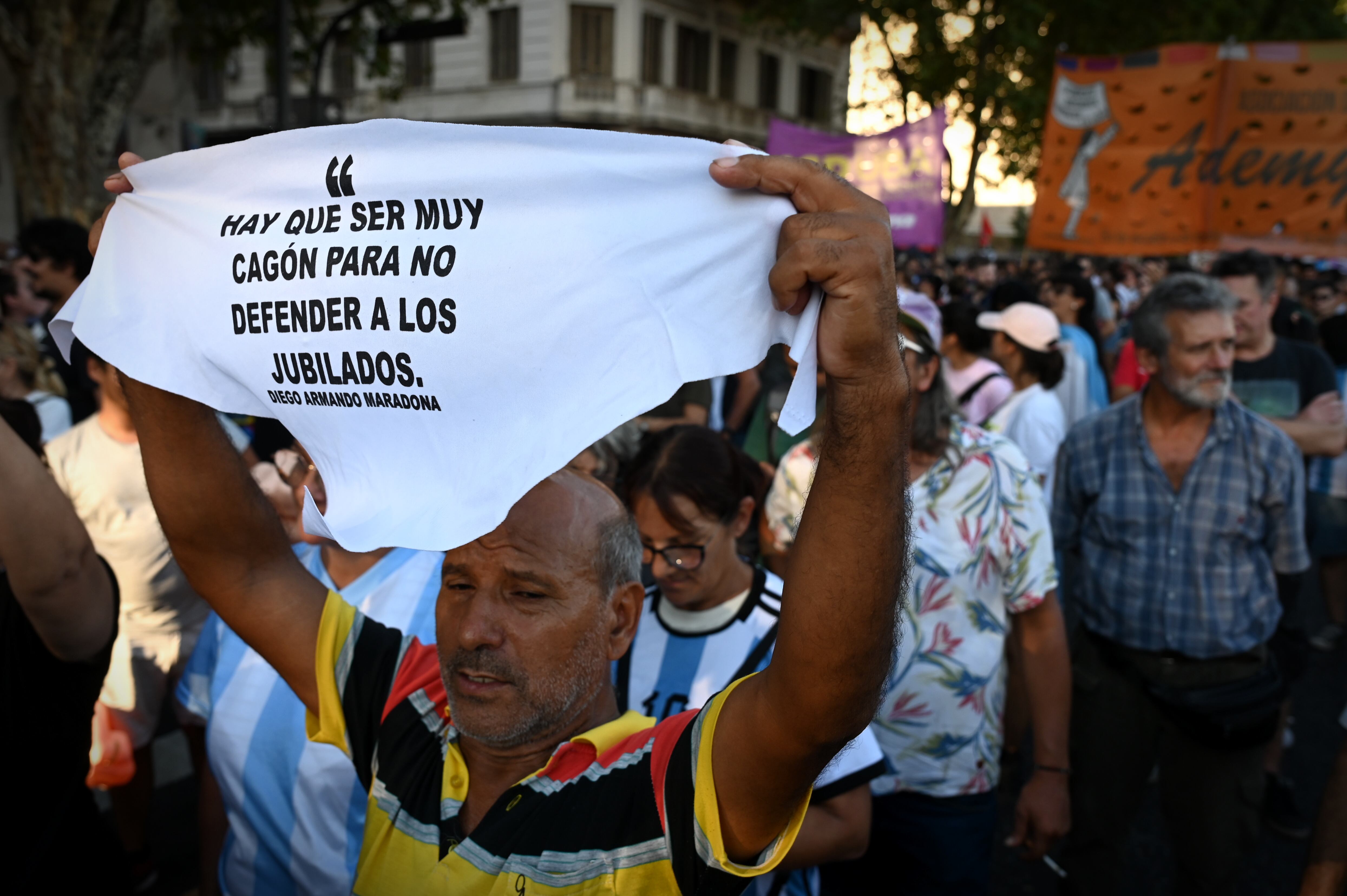 La protesta ocurre tras hechos de violencia semanas atrás, cuando se enfrentaron hinchadas de fútbol y fuerzas policiales (Archivo)