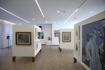 Entre los artistas que participan de esta edición figuran nombres de peso: Leandro Erlich, Antonio Seguí, León Ferrari, Paula Otegui, Julio Le Parc y Benito Laren