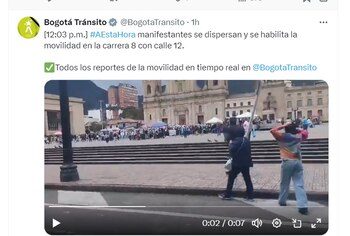 Bogotá Tránsito informa que se dispersó manifestación de la plaza de Bolívar - crédito @BogotaTransito