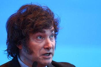 El presidente de Argentina, Javier Milei, afirmó que seguirá perseverando en las reformas estructurales emprendidas, logre o no obtener el respaldo del Parlamento a la Ley de Bases. REUTERS/Agustin Marcarian/File Photo