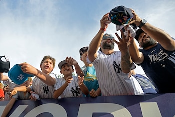 El Yankee Stadium entregará el 27 de agosto un bobblehead de George Costanza con calzone a los primeros 18.000 asistentes del partido ante los Houston Astros (Mandatory Credit: Jayne Kamin-Oncea-Imagn Images)