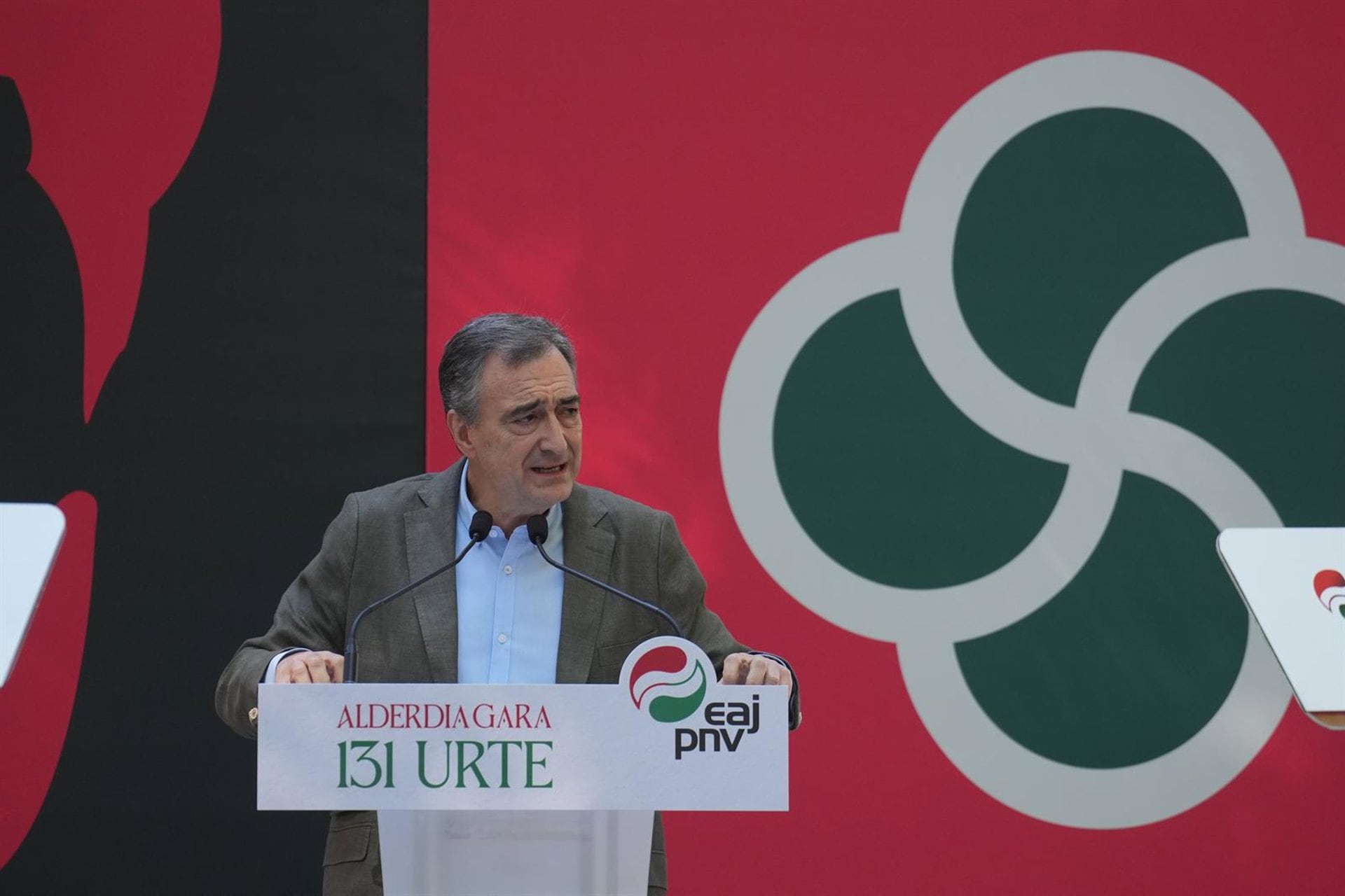 27/07/2026 El presidente del EBB de EAJ-PNV, Aitor Esteban, interviene durante la ofrenda floral ante la estatua del fundador del PNV, Sabino Arana, en los Jardines de Albia, a 27 de julio de 2026, en Bilbao, Vizcaya, País Vasco (España). Con esta ofrenda floral el PNV conmemora el 131 aniversario de su fundación.POLITICA H.Bilbao - Europa Press