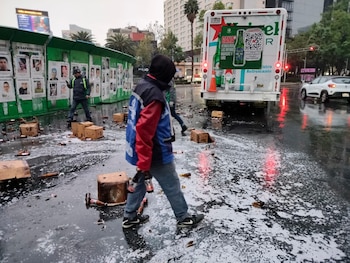 Personal del camión que tiro