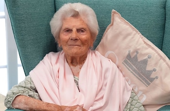 Ethel Caterham en su cumpleaños 116. (Guinness World Records)