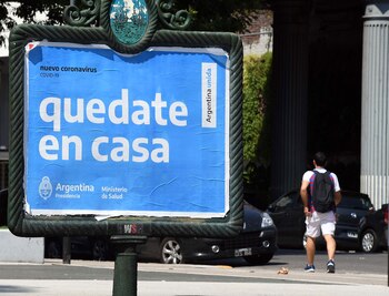 El lema de Quedate en