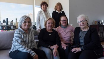 Las seis amigas tienen 75