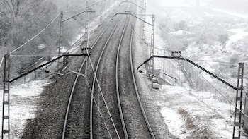 El temporal provoca suspensiones y