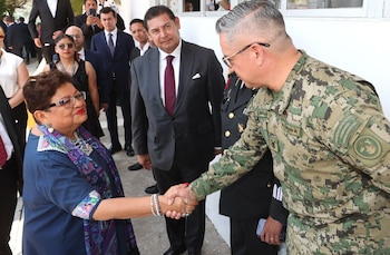 Tras el encuentro, Godoy Ramos recorrió las áreas operativas de la Fiscalía Federal y asumió el compromiso de mantener canales abiertos con el personal. Crédito: FGR