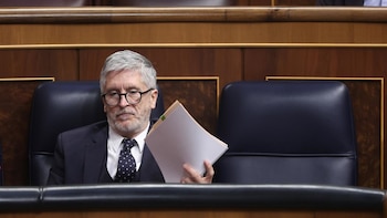 PSOE y Sumar acusan al PP de utilizar la muerte de los guardias civiles de Huelva para intentar reprobar a Marlaska