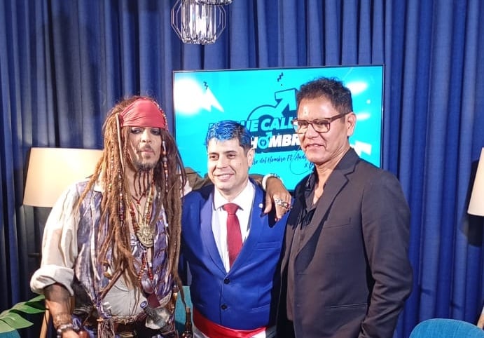 El partido Perú Federal, liderado por el aspirante presidencial Armando Massé, incorpora a Andy V y a Reneé Cobeña, quien postulará al Senado con el número 7