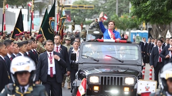Dina Boluarte llegó al Desfile