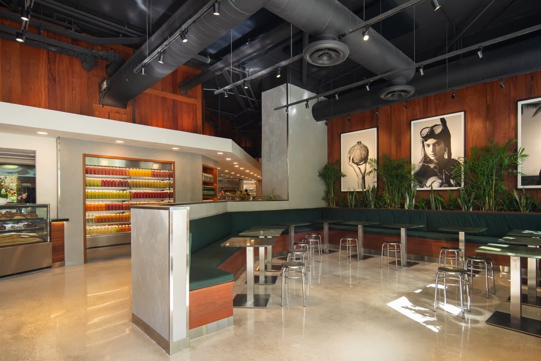 El fenómeno Nude Miami se asocia al auge de supermercados premium y un consumo orientado a clientela de alto poder adquisitivo en Brickell (@nudemiami)