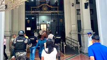 Ecuador: allanaron el Municipio de Guayaquil por presunta falsificación de documentos en medio de la crisis judicial de su alcalde
