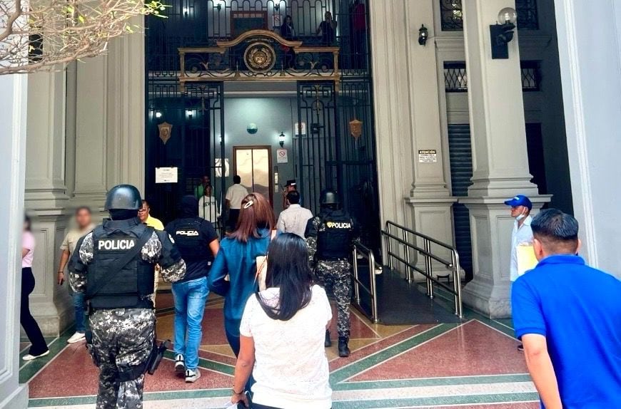 El allanamiento al Municipio de Guayaquil se produjo el mismo día en que se revocado la prisión preventiva del alcalde Aquiles Álvarez en el denominado caso “Goleada”