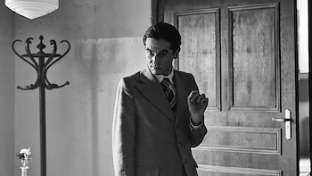 Solo sale tres minutos en ‘La bola negra’, pero su presencia es fundamental: quién es el actor que interpreta a Federico García Lorca