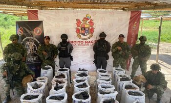 Las autoridades incautaron más de tres toneladas de explosivos que iban a ser usadas contra la fuerza pública y la población civil - crédito Ejército Nacional