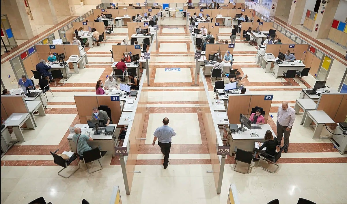 Funcionarios de la Agencia Tributaria. (EFE)