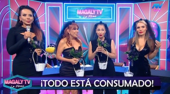 Melanie Martínez y la chica del ‘auto rana’ aparecen de negro en pleno programa sobre la boda de Christian Domínguez. Captura: Magaly TV La Firme.