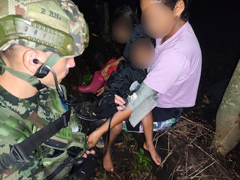 Alias Urias Perdomo y su hermana, La Morocha, custodiaban a los niños durante su desaparición en Caquetá - crédito Ejército