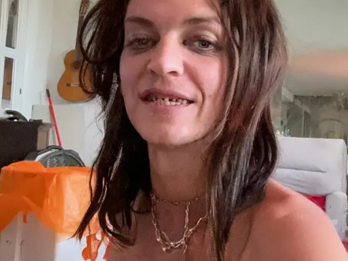 Sheila Devil, hija de Camilo Sesto, muestra la degradación de la mansión del cantante: suciedad, destrozos y desorden - Infobae