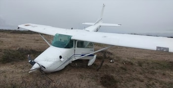 Una avioneta tuvo una falla en pleno vuelo y tuvo que aterrizar de emergencia en un campo abierto de Trelew
