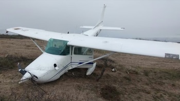 Una avioneta tuvo una falla en pleno vuelo y tuvo que aterrizar de emergencia en un campo de Trelew