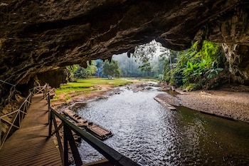 Tham Lot, una inmensa cueva