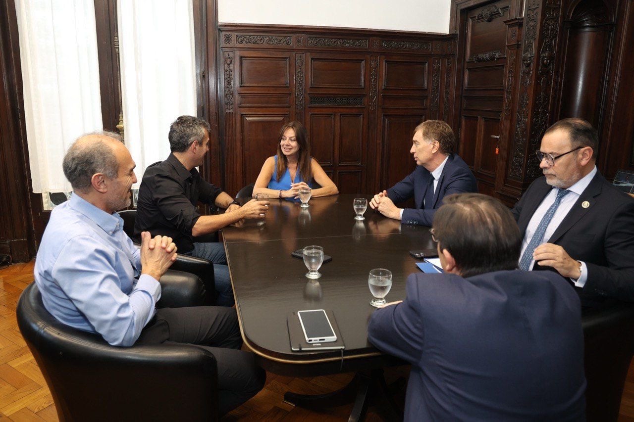Sandra Pettovello junto a Martín Menem, Lule Menem, Diego Santilli e integrantes del Ministerio de Capital Humano