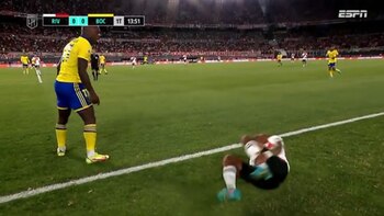 Luis Advíncula gives nothing away: