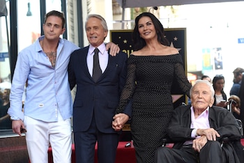 El actor Michael Douglas posa