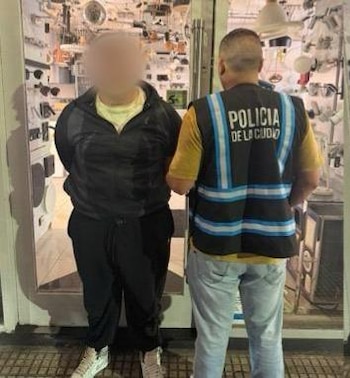 Detuvieron a dos hombres por el asesinato del profesor de la UBA en su departamento en Caballito - Image 3
