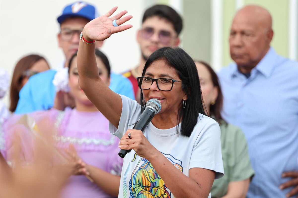 Delcy Rodríguez anuncia salario integral de US$240 en Venezuela, pero el aumento no convence — image 2