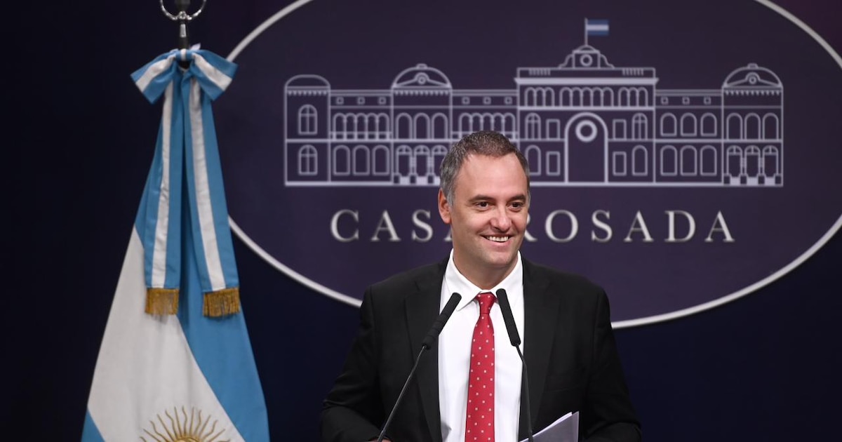 REESTRUCTURACIÓN GUBERNAMENTAL: Adorni toma control de áreas clave