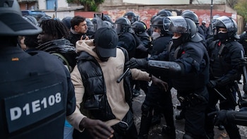 Los Mossos desalojan el asentamiento