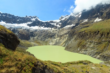 Con dos volcanes activos, selvas tropicales y glaciares, el extenso Parque Nacional Sangay en Ecuador tiene mucho que mostrar, incluso si no fuera por el hecho de que alberga especies amenazadas, incluido el tapir de montaña. Cabe mencionar que las Islas Galápagos también son parte de Ecuador. Las islas volcánicas albergan una amplia variedad de mamíferos y reptiles endémicos, y también hay mucha vida marina