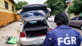 Capturan a tres presuntos integrantes de red de narcomenudeo tras persecución en San Salvador