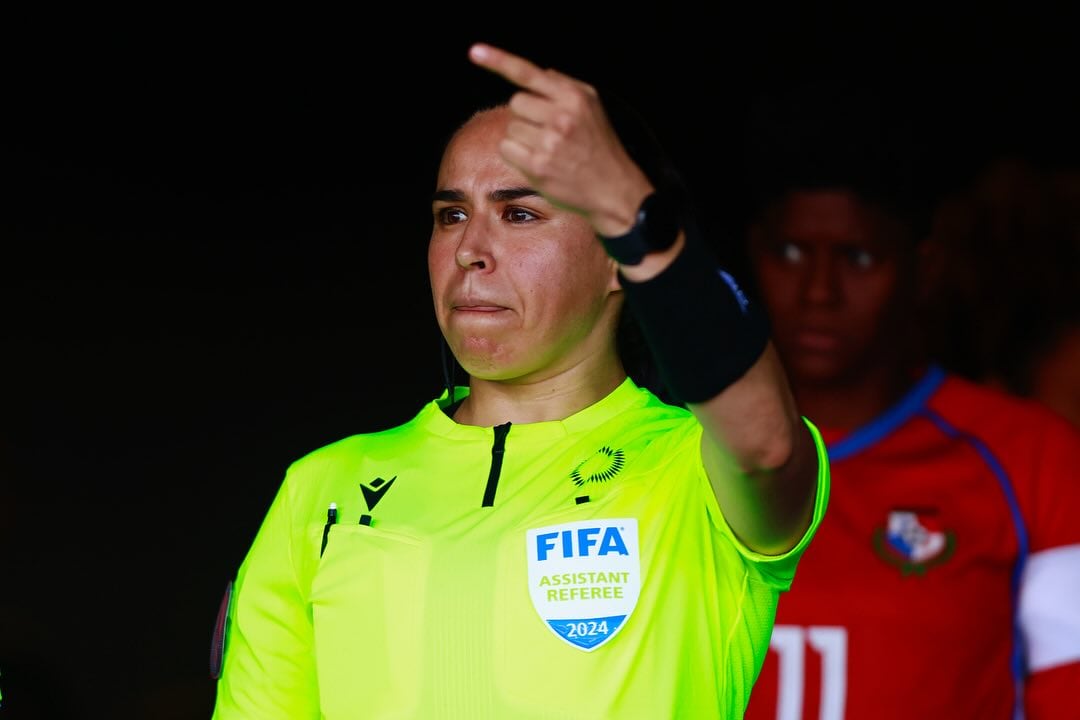 La árbitra se encuentra en medio de la polémica que dejó en encuentro entre diablos y águilas. (IG Karen Díaz)