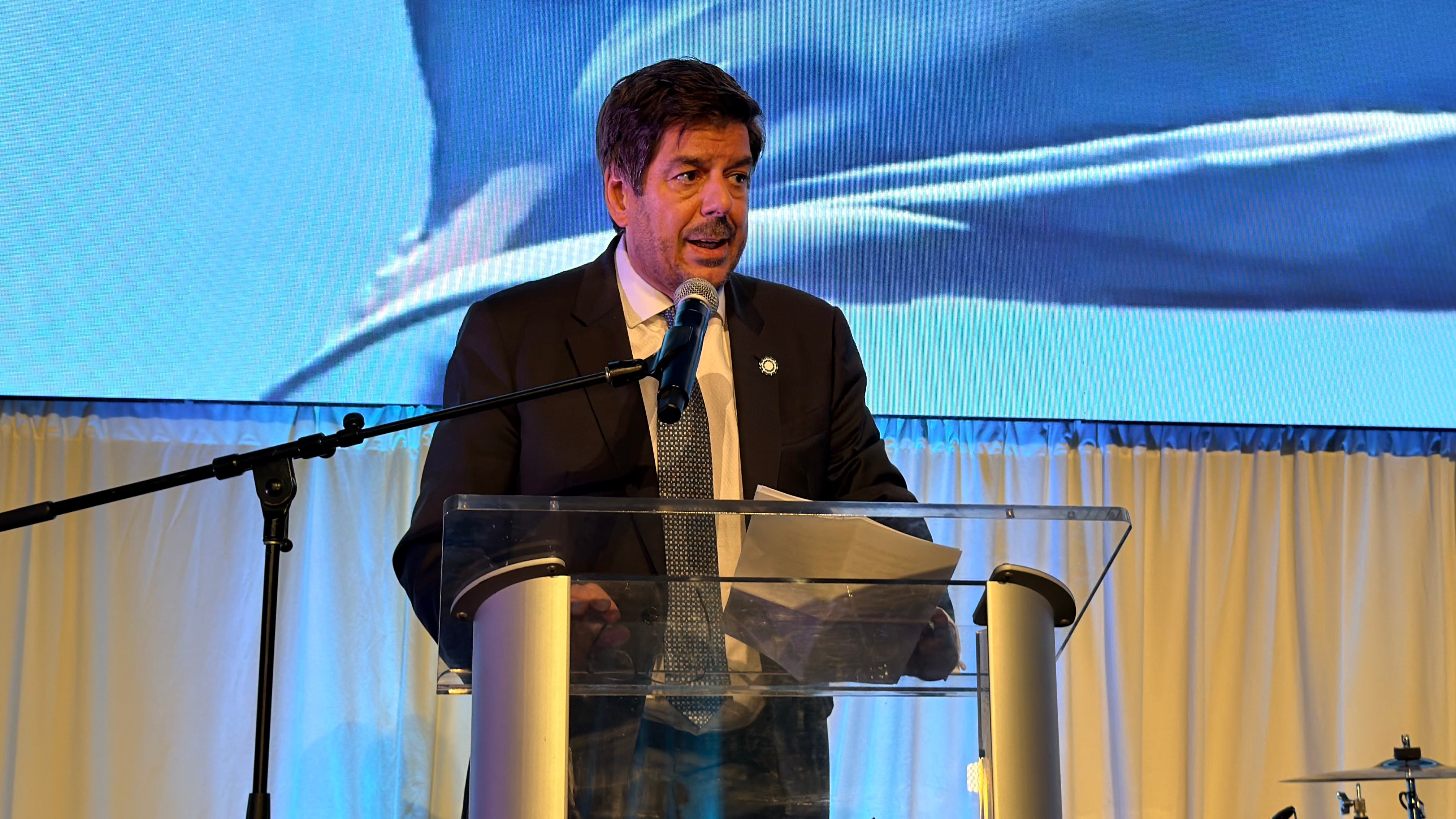Marcelo Gilardoni, Cónsul General de Argentina en Miami, pronunció un discurso en la gala, destacando la promoción de la cultura y los lazos bilaterales.
