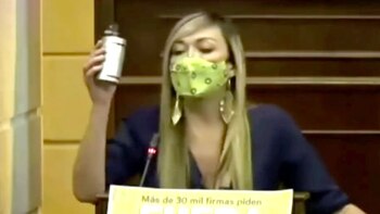 Katherine Miranda mostró gases lacrimógenos