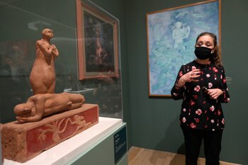 Una escultura del fallecido artista