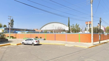 Hallan dos cuerpos embolsados frente a una primaria en Chalco y policías del Edomex despliegan operativo