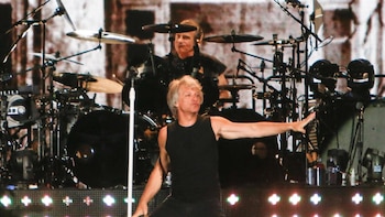 Jon Bon Jovi detiene su show en pleno concierto en el Madison Square Garden por problemas de salud