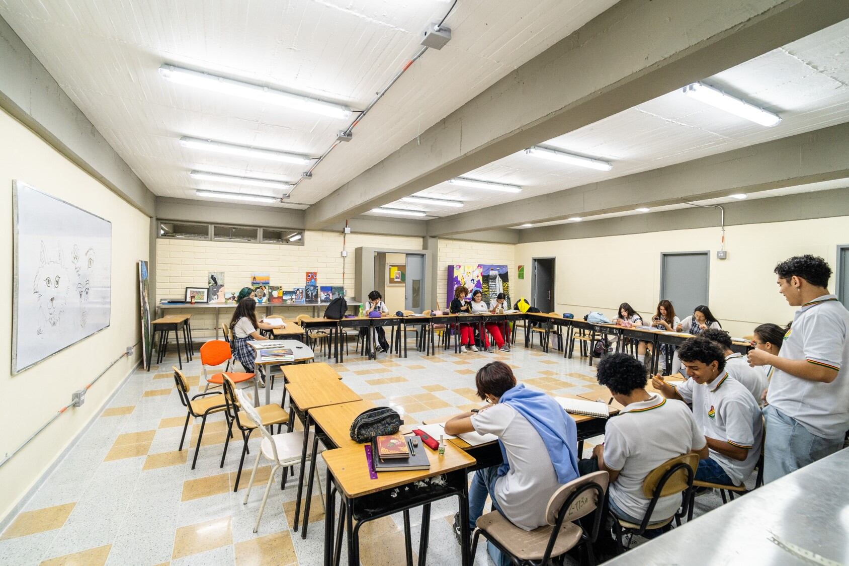 Con un presupuesto de 2 billones de pesos, Medellín prioriza alimentación escolar y mejora de 421 sedes educativas antes de 2027 - crédito EDU