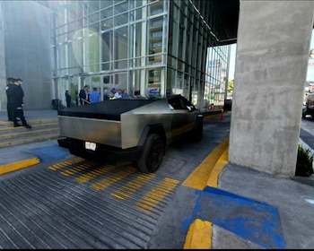Insisten en que su acción provocó que dis personas en silla de ruedas tuvieran dificultades para entrar al hospital
Samuel García, Cybertruck, Nuevo León
