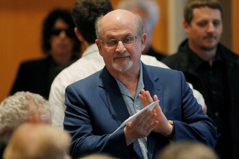 En febrero, Salman Rushdie publicó
