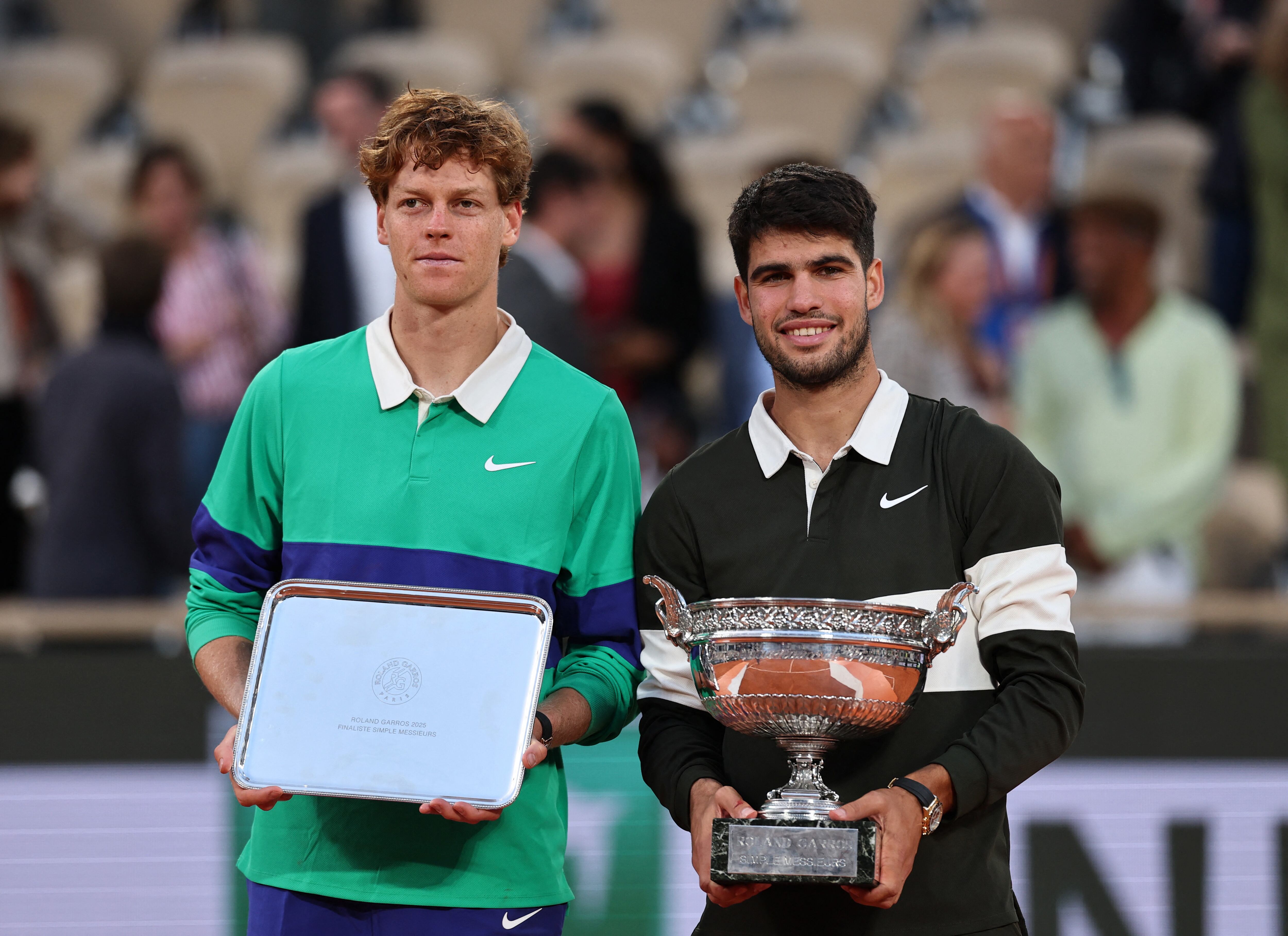 Carlos Alcaraz y Jannik Sinner en Roland Garros (REUTERS/Gonzalo Fuentes)