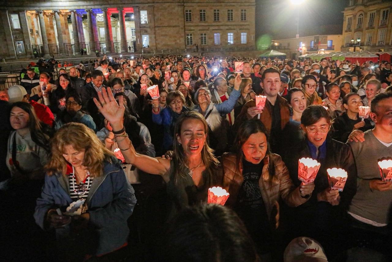La velatón por las víctimas del terremoto incluyó un momento de oración - crédito @MinInterior/X