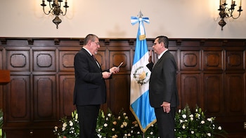 El presidente Arévalo juramentó a Gabriel Estuardo García Luna como fiscal general de Guatemala