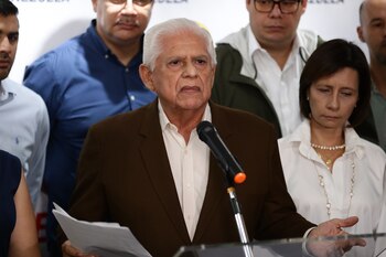 La Plataforma Unitaria Democrática recordó que el ex militar “se encontraba en condición de refugio debido a la persecución política en su contra”. (EFE/ Rayner Peña R)